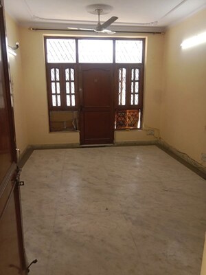 Room in 3 BHK Builder Floor at Ashoka Enclave – for Rent