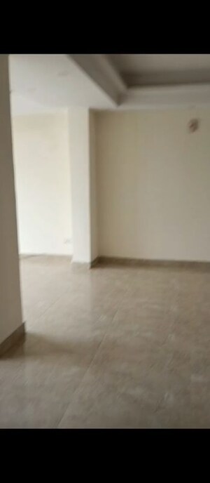 Room in 3 BHK Builder Floor at Sector 51 – for Rent