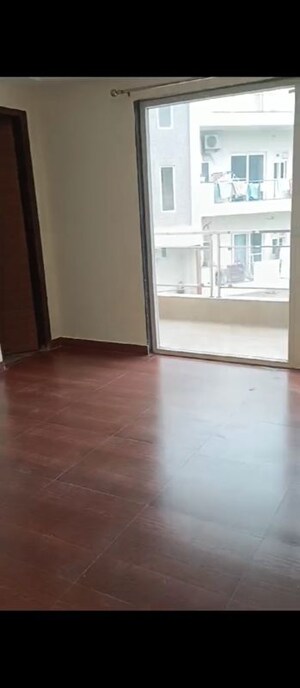 Room in 3 BHK Builder Floor at Sector 51 – for Rent