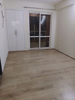 3.5 BHK + Servant Room,Study Room Apartment For Rent in 3C Lotus Panache