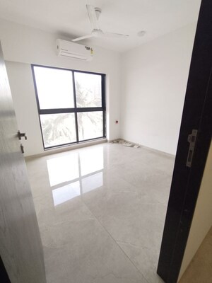 Room in 2 BHK Apartment at Platinum Tower 1, Andheri West – for Rent