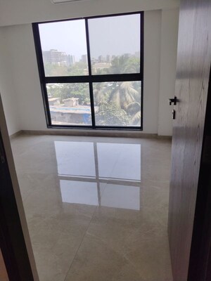 Room in 2 BHK Apartment at Platinum Tower 1, Andheri West – for Rent
