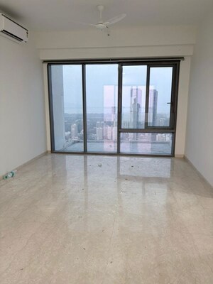 Room in 3 BHK Apartment at Mahalaxmi Racecourse – for Rent