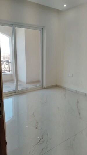 Room in 4 BHK Apartment at Allwin El Spazia, Sanauli – for Rent