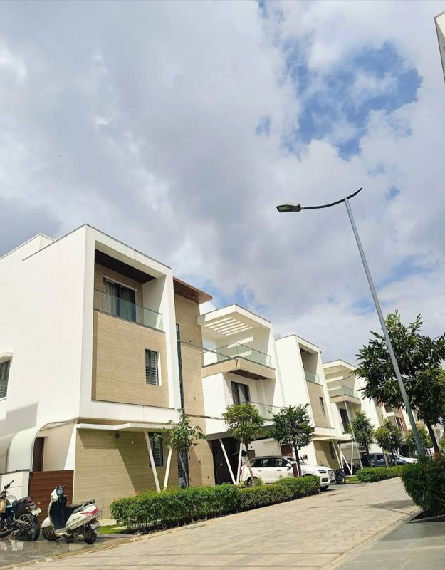 5 BHK + Pooja Room,Servant Room Villa For Sale in Serilingampally