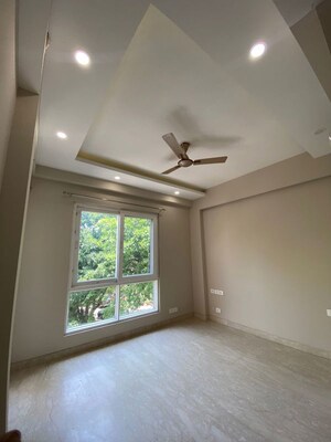 Room in 4 BHK Independent House at Sushant Lok I – for Rent