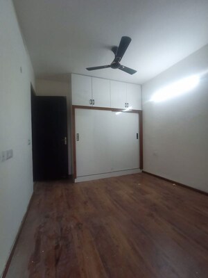 Room in 3 BHK Builder Floor at Signature Global Park 4 and 5, Sohna Sector 36 – for Rent