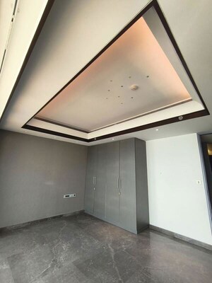 Room in 5 BHK Apartment at Lodha Trump Tower, Worli – for Rent