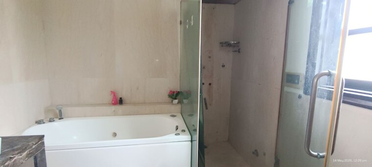 Bathroom, eros-royale-retreat-iii 5 Bedroom 4390 Sq.Ft. Apartment In Charmwood Village Faridabad 10372887