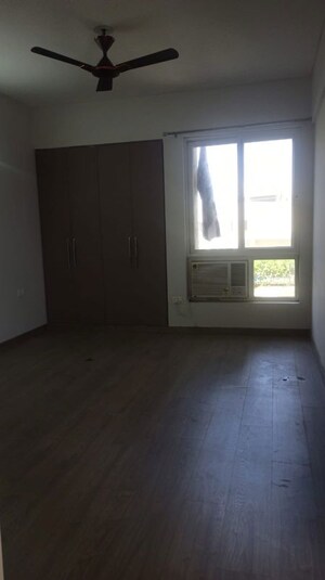Room in 2.5 BHK Apartment at Silverglades The Melia, Sohna Sector 35 – for Rent