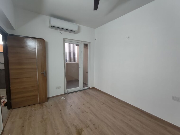 Room, tulip-yellow 3 Bedroom 1850 Sq.Ft. Apartment In Sector 69 Gurgaon 10372924