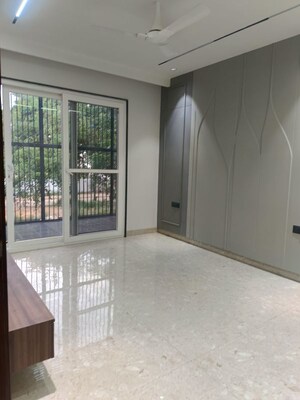 Room in 3 BHK Builder Floor at Unitech South City II, Sector 50 – for Sale