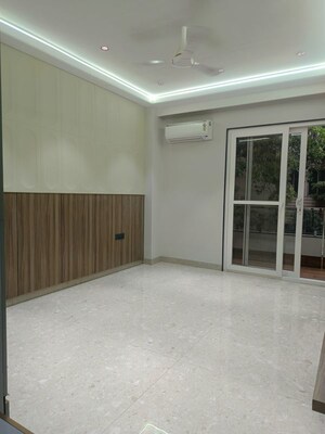 Room in 3 BHK Builder Floor at Unitech South City II, Sector 50 – for Sale