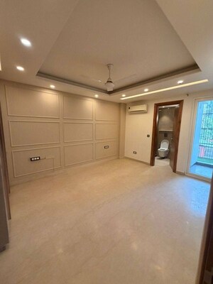 Room in 4 BHK Apartment at BPTP Mansions, Sector 66 – for Sale