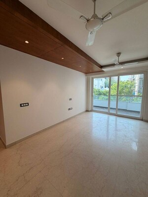 Room in 4 BHK Apartment at BPTP Mansions, Sector 66 – for Sale