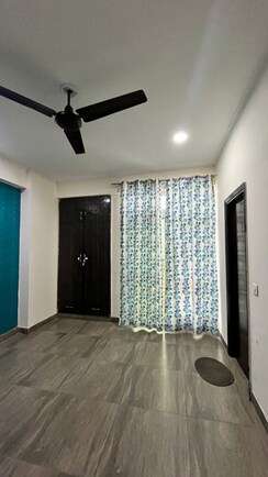 2.5 BHK + Study Room Apartment For Rent in Gaur City 2 - 10th Avenue