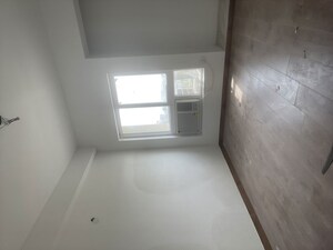 Room in 2.5 BHK Apartment at Silverglades The Melia, Sohna Sector 35 – for Rent
