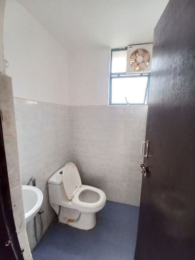 Bathroom, ninex-rmg-residency 1 Bedroom 510 Sq.Ft. Apartment In Sector 37c Gurgaon 10373023
