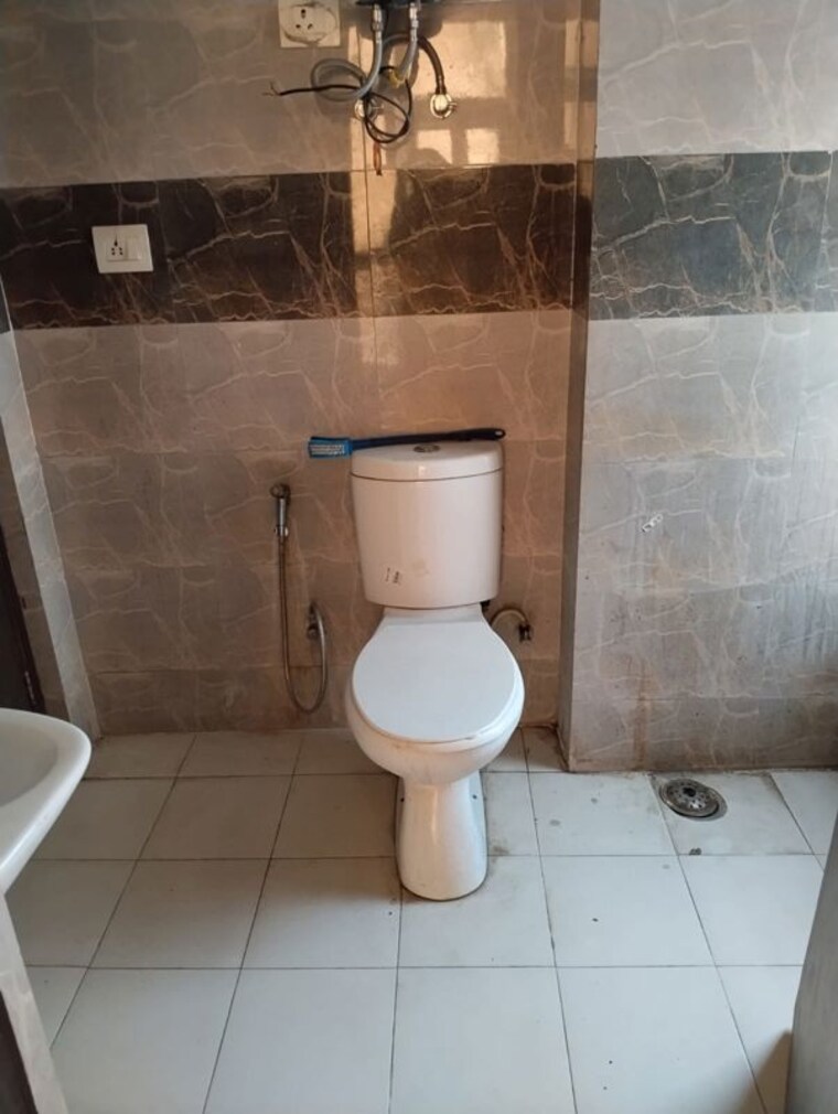Bathroom, gaur-city-2-14th-avenue 1 Bedroom 530 Sq.Ft. Apartment In Sector 16c Greater Noida Greater Noida 10373051
