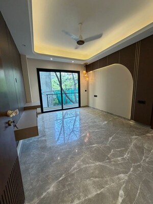 Room in 4 BHK Builder Floor at Nirvana Country – for Sale