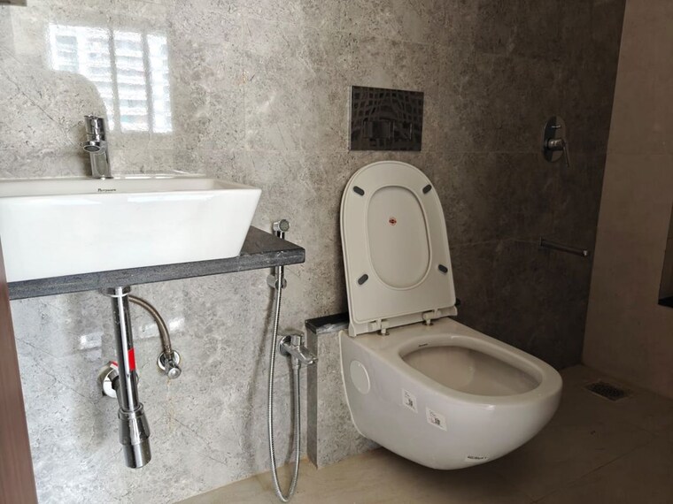 Bathroom, omkar-signet 2 Bedroom 500 Sq.Ft. Apartment In Malad East Mumbai 10373055