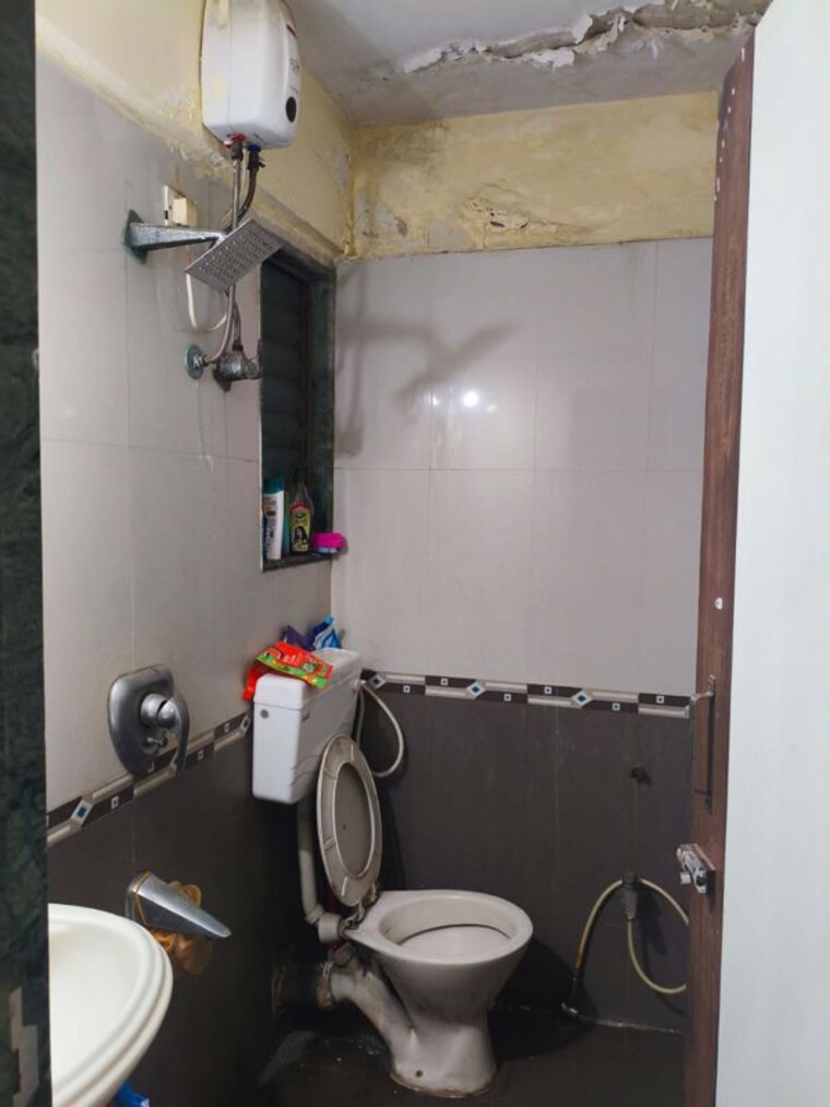 Bathroom, mankhurd Pg For Boys In Mankhurd 10372944