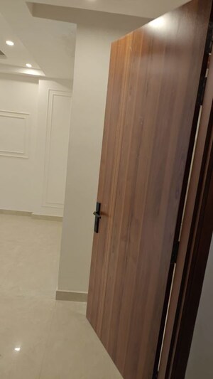 Building Lobby in 1 RK Builder Floor at Jawahar Nagar – for Rent