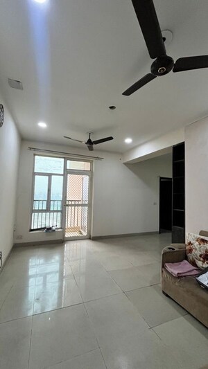 Room in 2 BHK Apartment at AIG Park Avenue, Sector 4 Greater Noida – for Rent