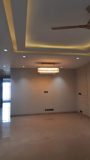 Room in 3 BHK Builder Floor at South City 1 – for Rent