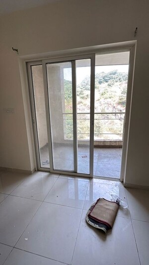 Room in 2 BHK Apartment at Paranjape Forest Trails The Highlands, Bhugaon – for Rent