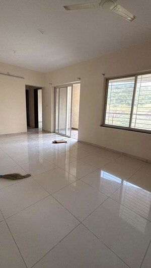 Room in 2 BHK Apartment at Paranjape Forest Trails The Highlands, Bhugaon – for Rent