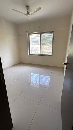 Room in 2 BHK Apartment at Paranjape Forest Trails The Highlands, Bhugaon – for Rent