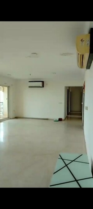 Living Room in 4 BHK Apartment at Hiranandani Meadows, Manpada – for Rent