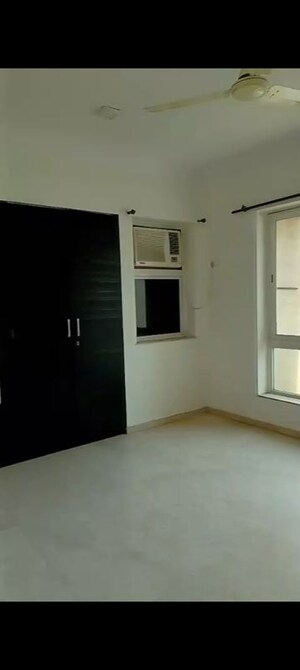 Master Bedroom in 4 BHK Apartment at Hiranandani Meadows, Manpada – for Rent