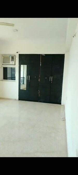 Master Bedroom in 4 BHK Apartment at Hiranandani Meadows, Manpada – for Rent