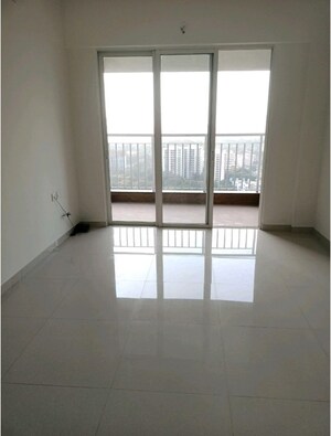 Room in 3 BHK Apartment at Lodha Amara, Kolshet Road – for Rent