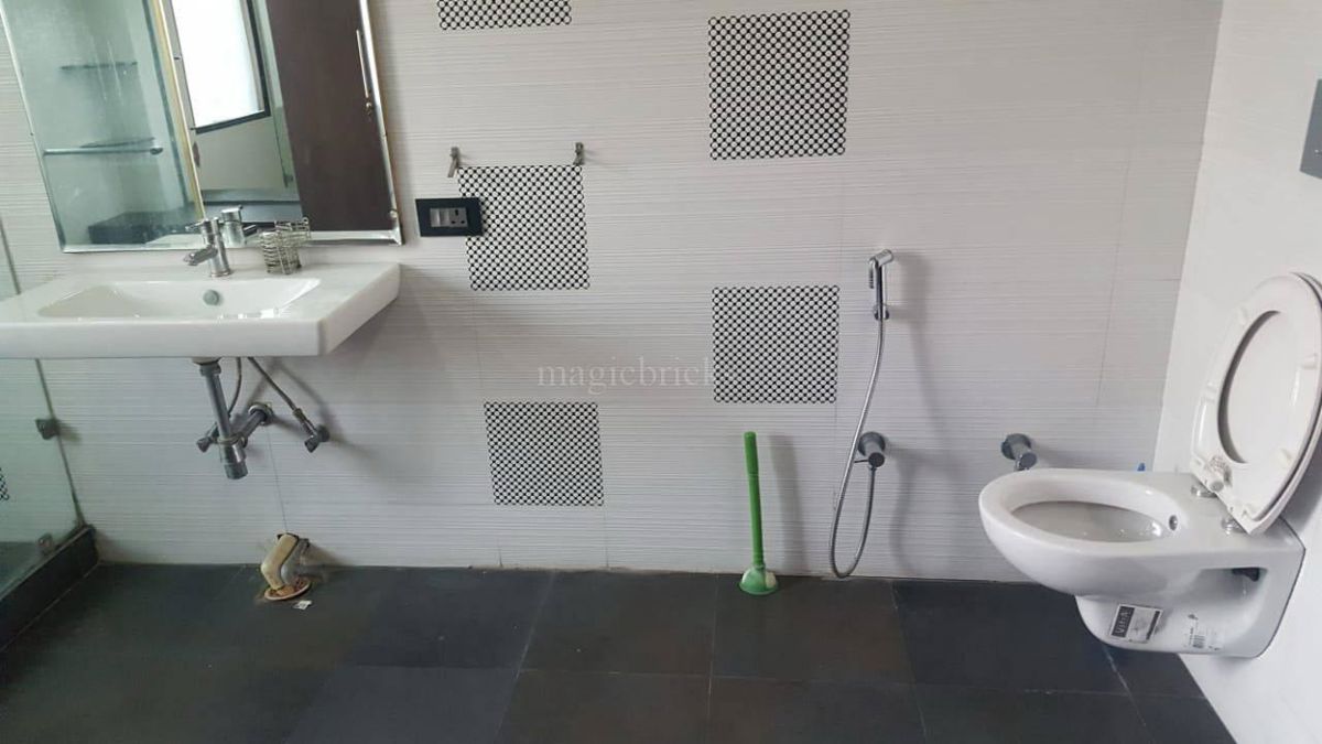 2 BHK + Pooja Room Builder Floor For Rent in South City 1