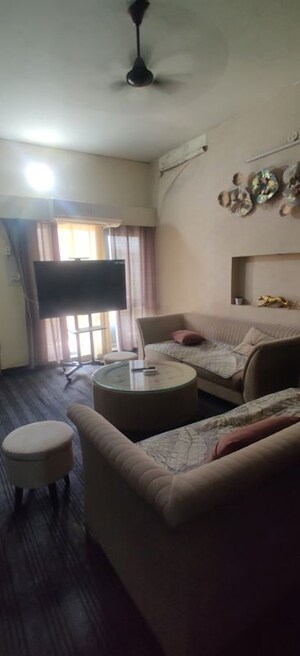 Living Room in 3.5 BHK Builder Floor at Sector 21a – for Rent