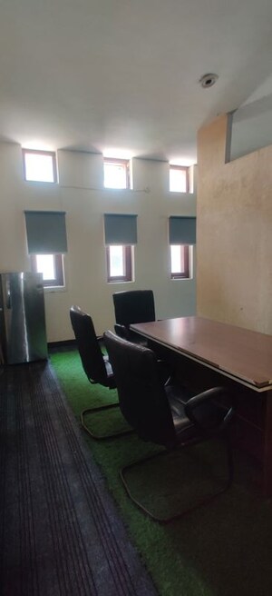 Team Area in 3.5 BHK Builder Floor at Sector 21a – for Rent
