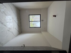 Room in 1.5 BHK Apartment at Dadar West – for Rent