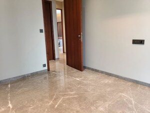 Room in 4 BHK Apartment at Indiabulls Blu, Worli – for Rent