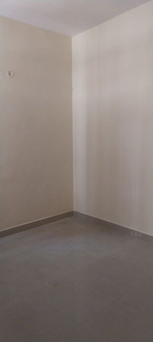 Room in 1 BHK Apartment at Sector 10 Greater Noida – for Sale