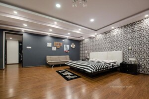 Room in  Showroom at Frazer Town – for Sale