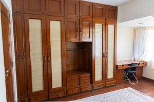 Room in 2 BHK Apartment at Bandra West – for Rent