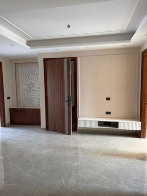 Room in 3 BHK Builder Floor at Anant Raj Ashok Estate, Sector 63a – for Sale