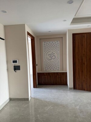 Room in 3 BHK Builder Floor at Anant Raj Ashok Estate, Sector 63a – for Sale
