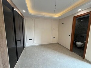 Room in 3 BHK Builder Floor at Anant Raj Ashok Estate, Sector 63a – for Sale