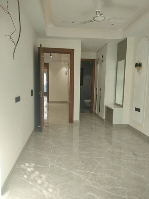 Building Lobby in 3 BHK Builder Floor at Anant Raj Ashok Estate, Sector 63a – for Rent