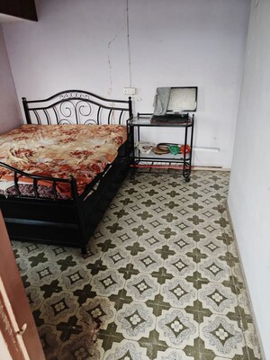 Room in 2 BHK Apartment at Phoolbagan – for Rent