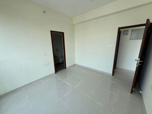 Room in 2 BHK Apartment at Dynamix Divum, Malad East – for Rent